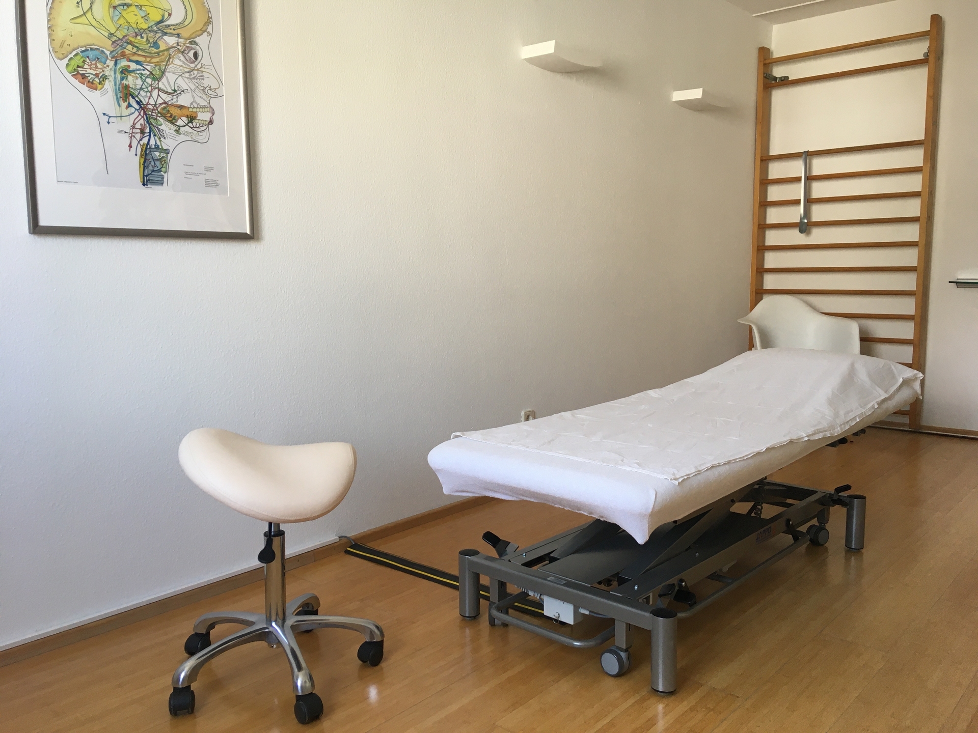 Osteopathie Nürnberg Erlenstegen - Naturheilpraxis Farokh Bonyadlou Die Praxis - Gabriele Meder - Praxis für Osteopathie & Yoga